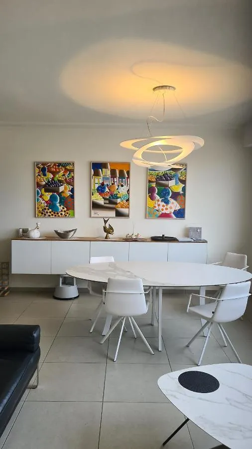 Frontaal Gelijkvloers Seaview 80M² 2 Slp Apartment Ostend